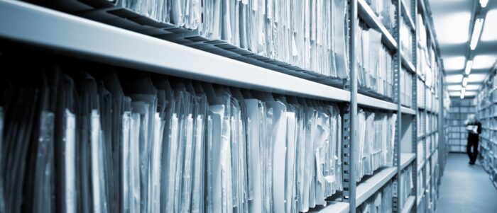 Jakie wyposażenie powinno się znaleźć w profesjonalnym archiwum?